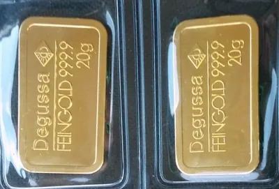 Deux lingotins Degussa de 20 grammes sous blister scellé.